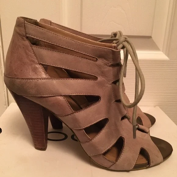 BCBG Generation - Picture 1 of 2